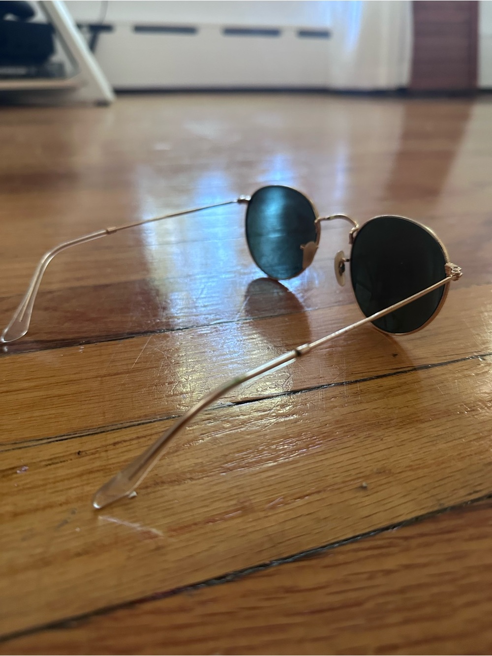Ray-Ban Gold Frame Sunglasses with Brown Case - Picture 4 of 5